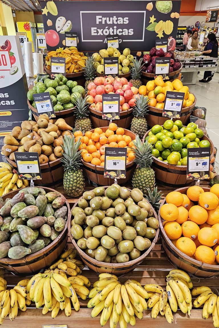 Photo report: Fresh produce department at Metro supermarket, Lima